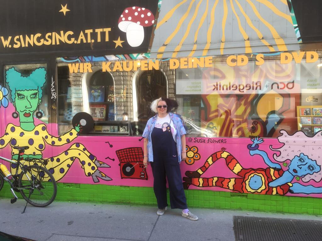 Fassade für Schallplattengeschäft Sing Sing Records, 1070 Wien; Sommer 2021